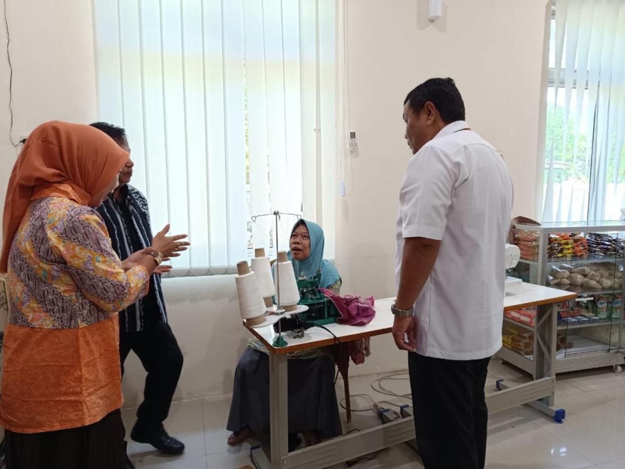 Sentra Terpadu Kartini Dan Dinsos P2KB Salurkan Bantuan Atensi Untuk