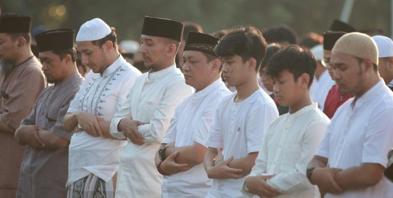 Walikota Aaf Shalat Idul Adha di Lapangan Mataram Bersama Ribuan Masyarakat